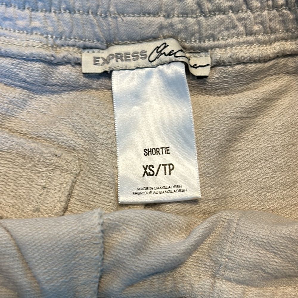 Express Shorts - Picture 3 of 5
